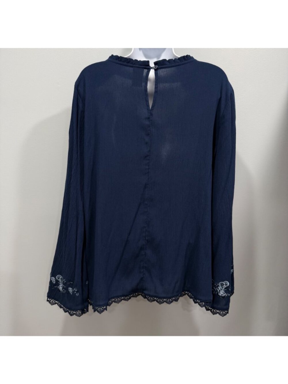 Time & Tru Romantic Boho Bell Sleeve Peasant Blouse Lace Trim Embroidery Size M - Picture 7 of 11